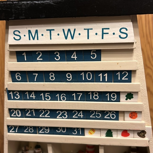 Lighthouse Wooden Calandar Decor - Picture 3 of 5